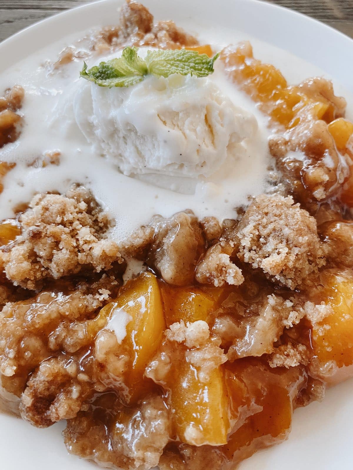 peach crumble recipe featured image