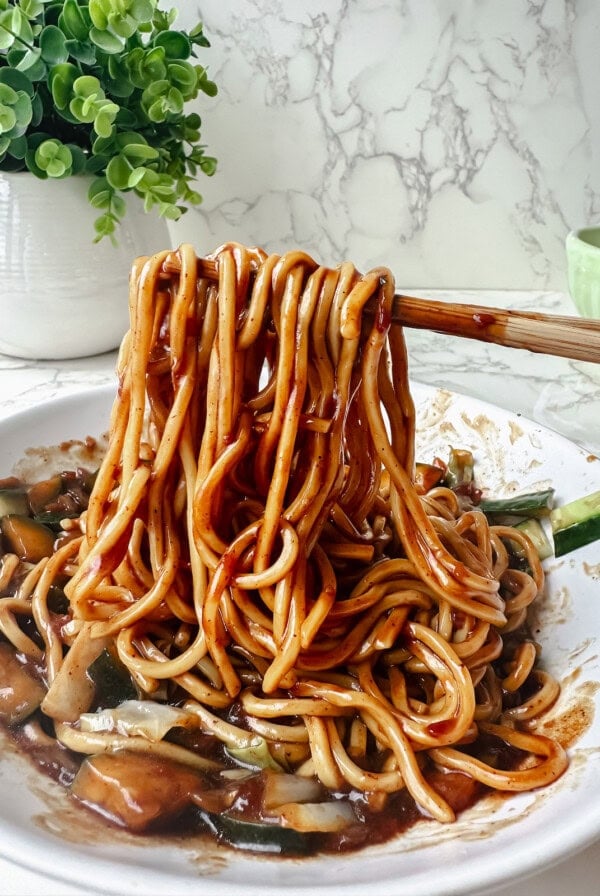 Vegan jajangmyeon