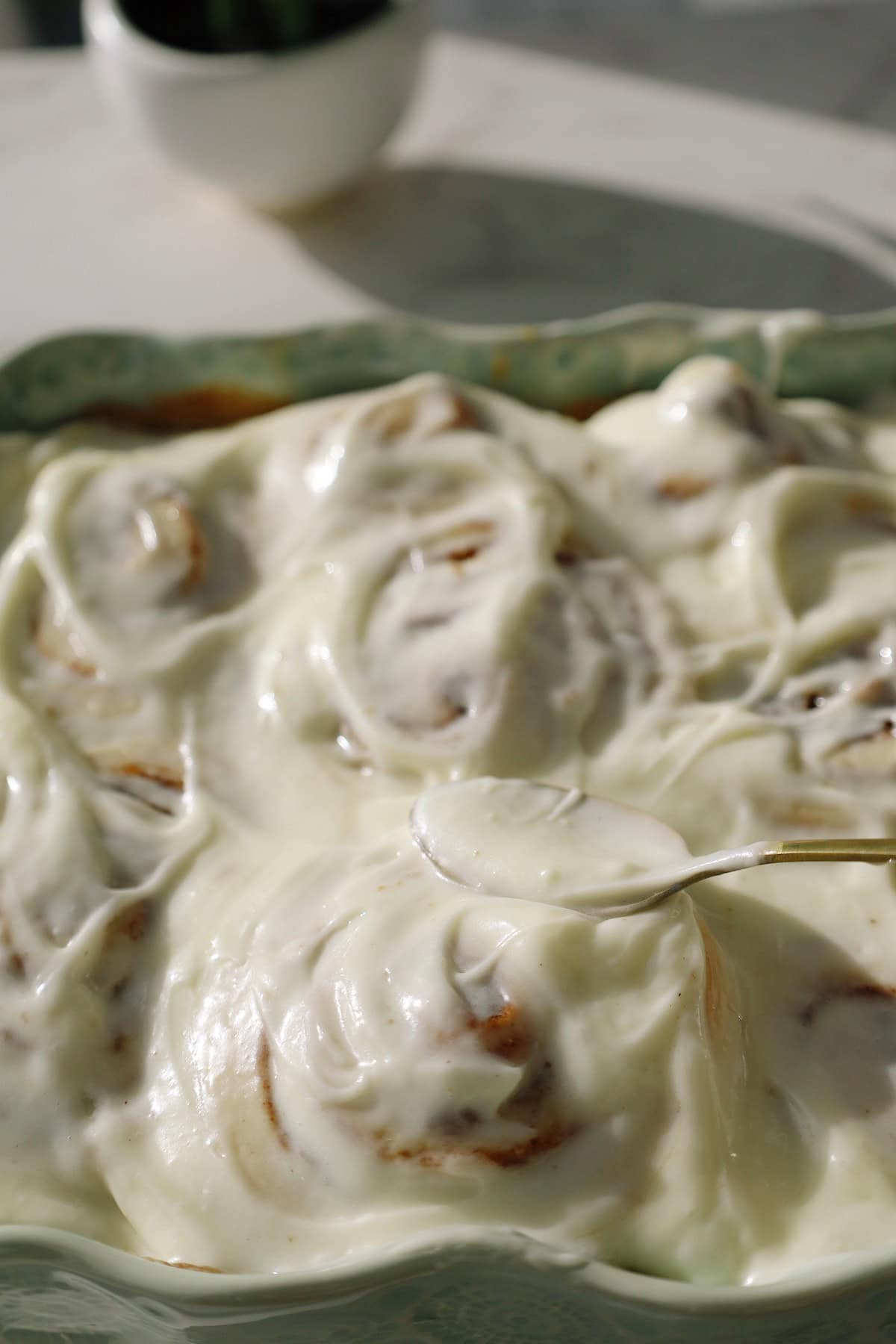 Easy Cream Cheese Frosting (for Cinnamon Rolls)