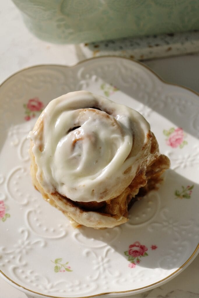 homemade cinnamon rolls recipe card image