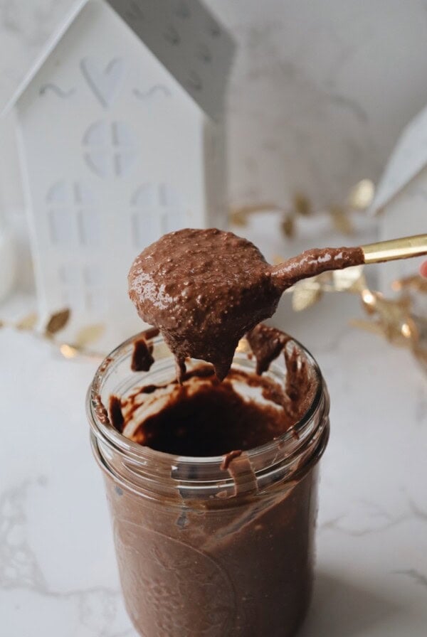 high protein overnight oats in a mason jar