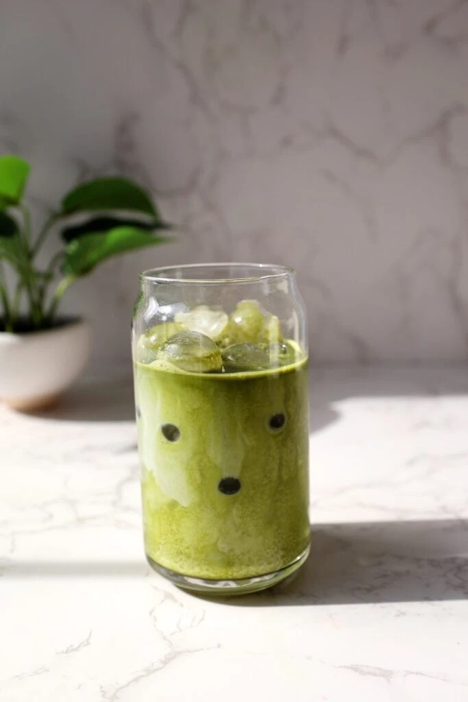 iced matcha latte final recipe shot