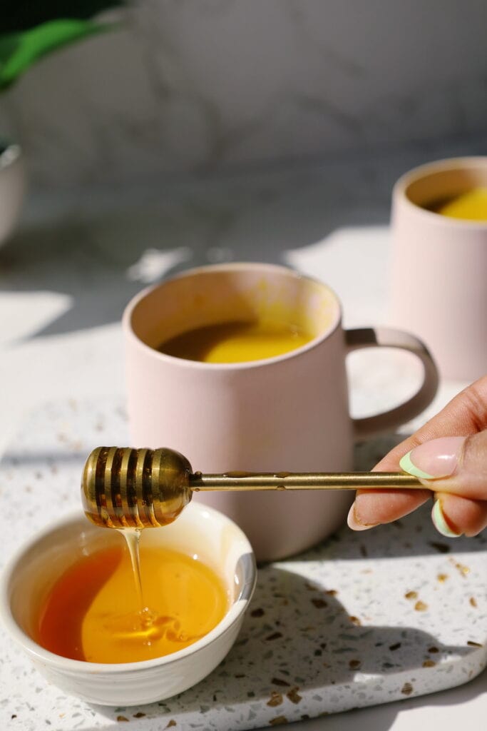 featured image two for haldi doodh