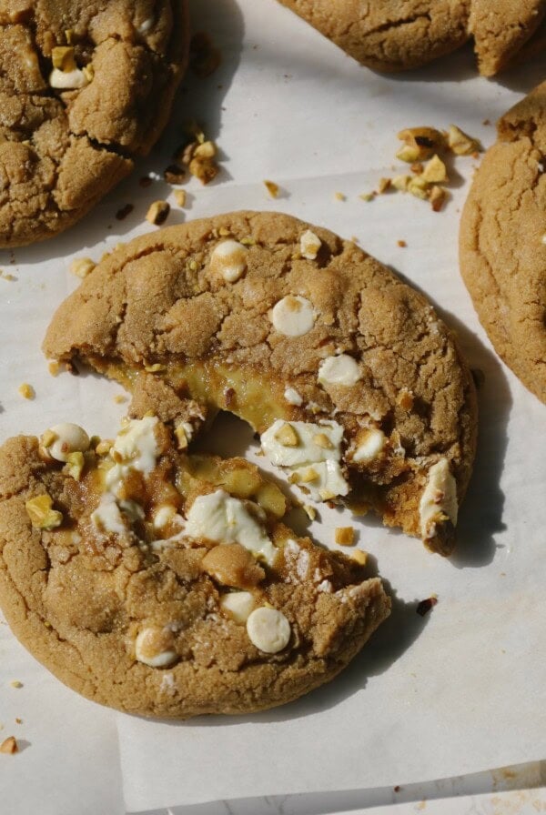 pistachio cookies featured image
