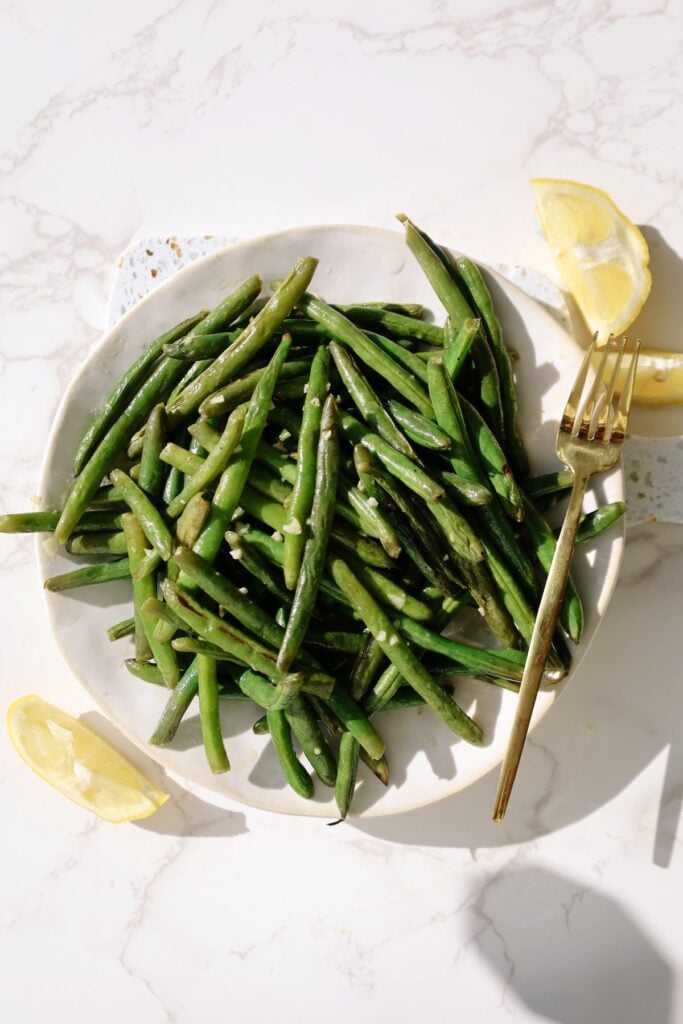 air fryer green beans recipe card featured image