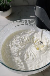 whip cream for strawberry pudding