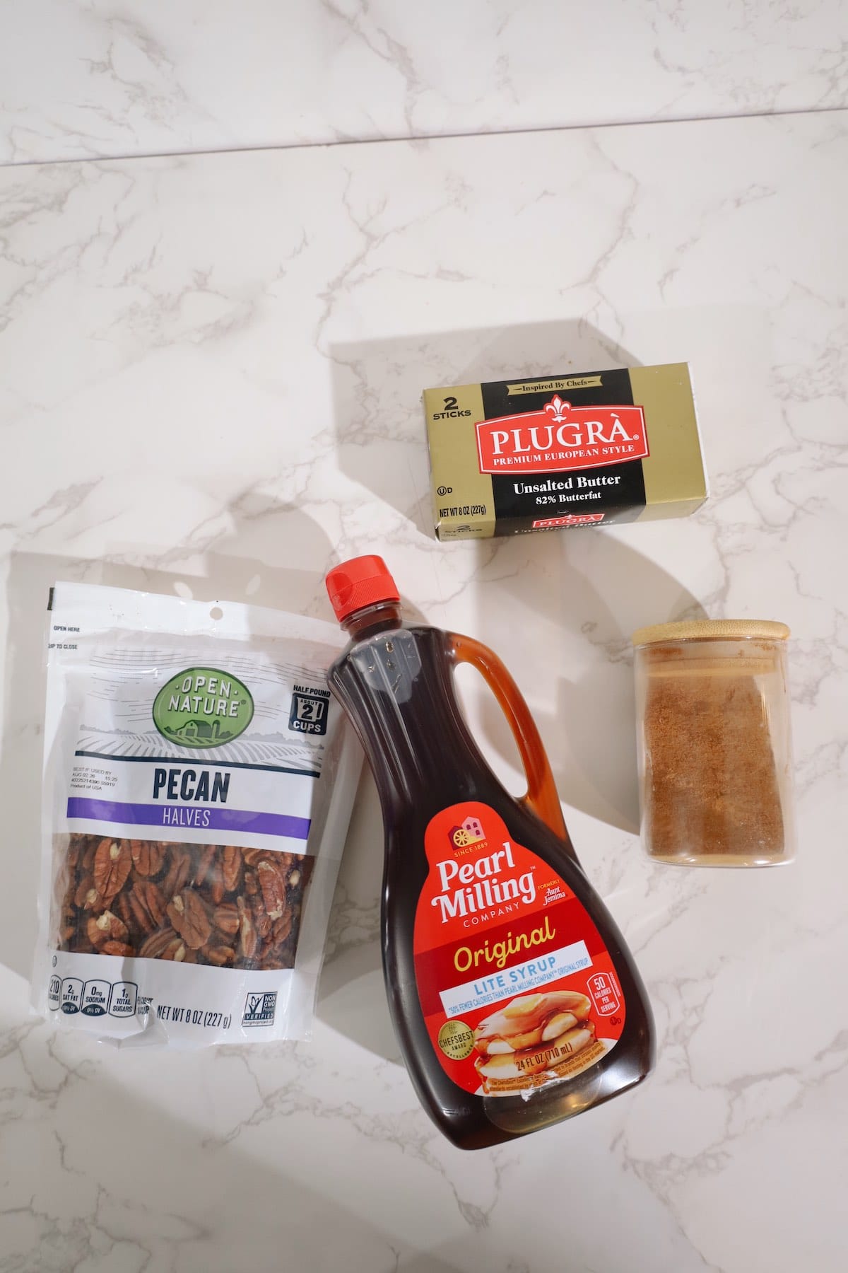 Ingredients required for this recipe: pecans, maple syrup, butter, and cinnamon.