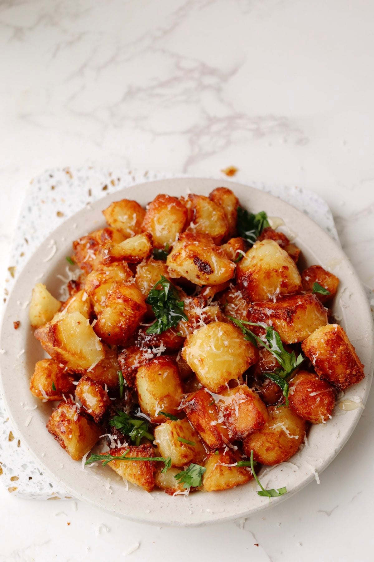 Step 6: add optional garnishes like parmesan, hot honey, and parsley.