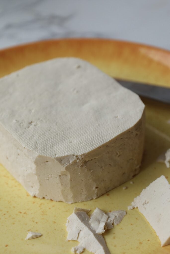 Shape the tofu with rounded corners.
