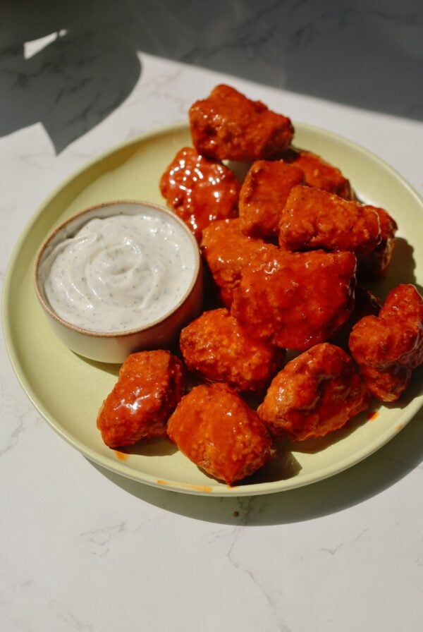 Vegan chicken nuggets step 8: serve.