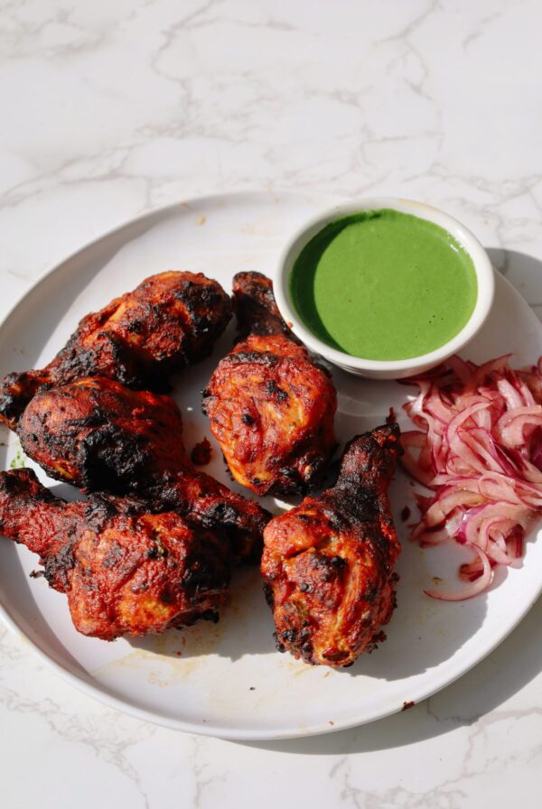 Homemade tandoori chicken drumsticks served with green mint chutney and spicy onions.